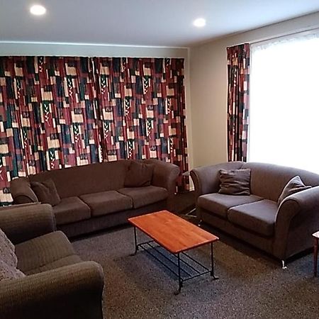 Accommodation Fiordland -The Three Bedroom House At 226A Milford Road Te Anau Exteriör bild