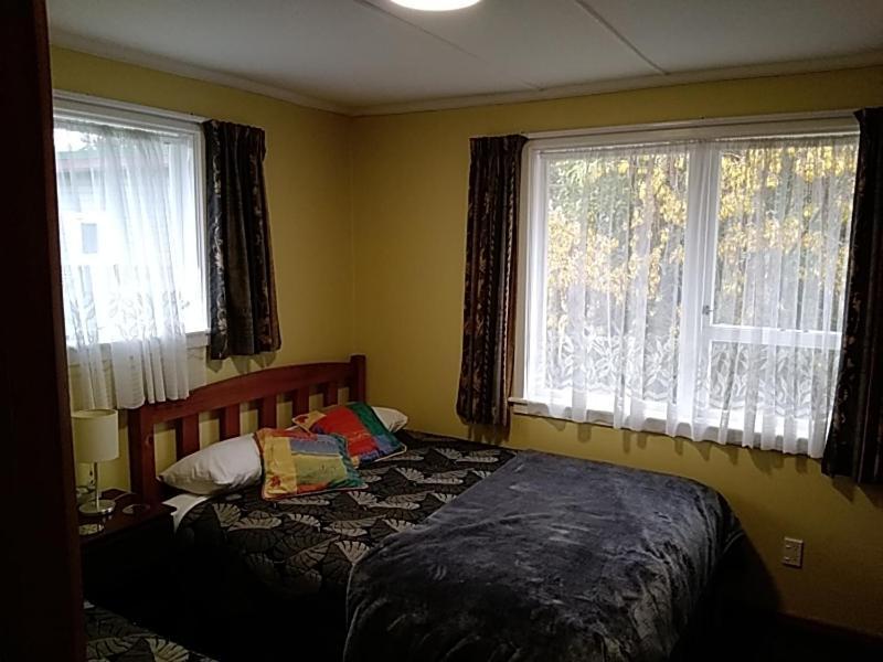Accommodation Fiordland -The Three Bedroom House At 226A Milford Road Te Anau Exteriör bild