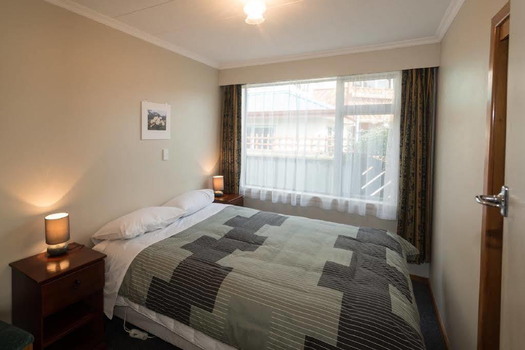 Accommodation Fiordland -The Three Bedroom House At 226A Milford Road Te Anau Exteriör bild