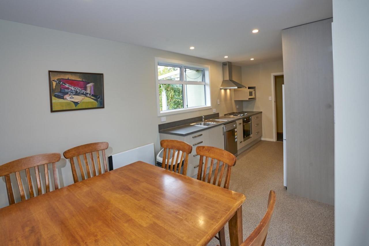 Accommodation Fiordland -The Three Bedroom House At 226A Milford Road Te Anau Exteriör bild