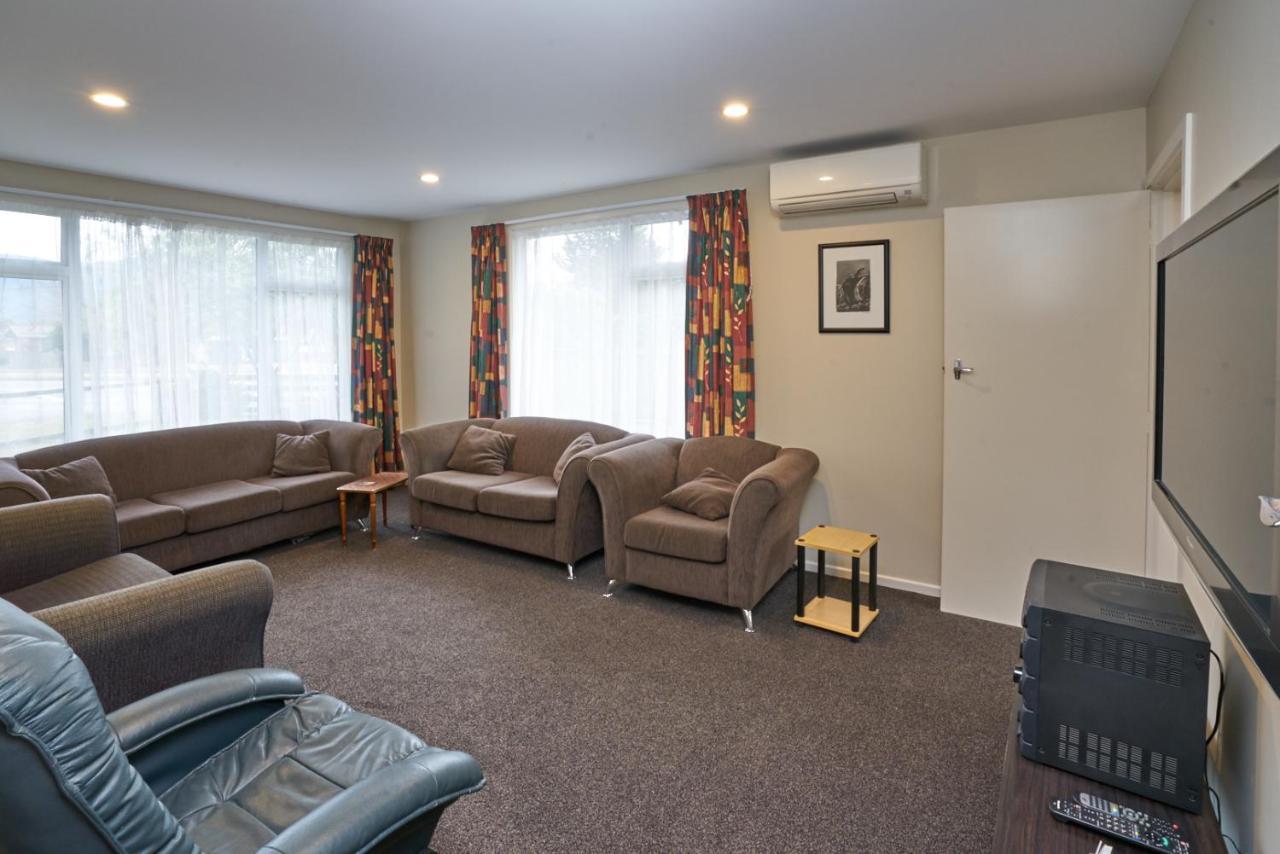 Accommodation Fiordland -The Three Bedroom House At 226A Milford Road Te Anau Exteriör bild