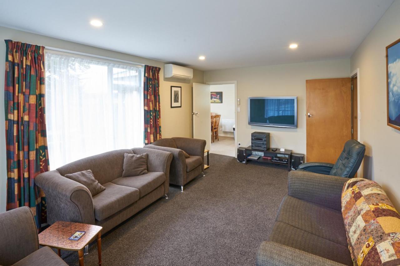 Accommodation Fiordland -The Three Bedroom House At 226A Milford Road Te Anau Exteriör bild