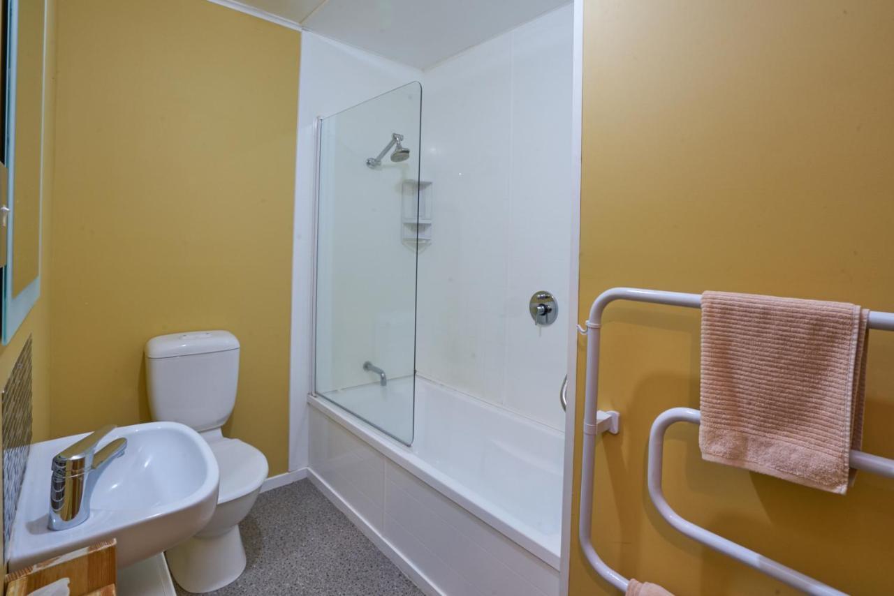 Accommodation Fiordland -The Three Bedroom House At 226A Milford Road Te Anau Exteriör bild