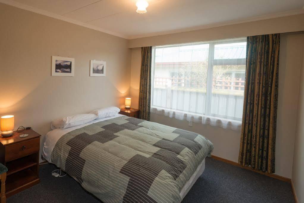 Accommodation Fiordland -The Three Bedroom House At 226A Milford Road Te Anau Exteriör bild