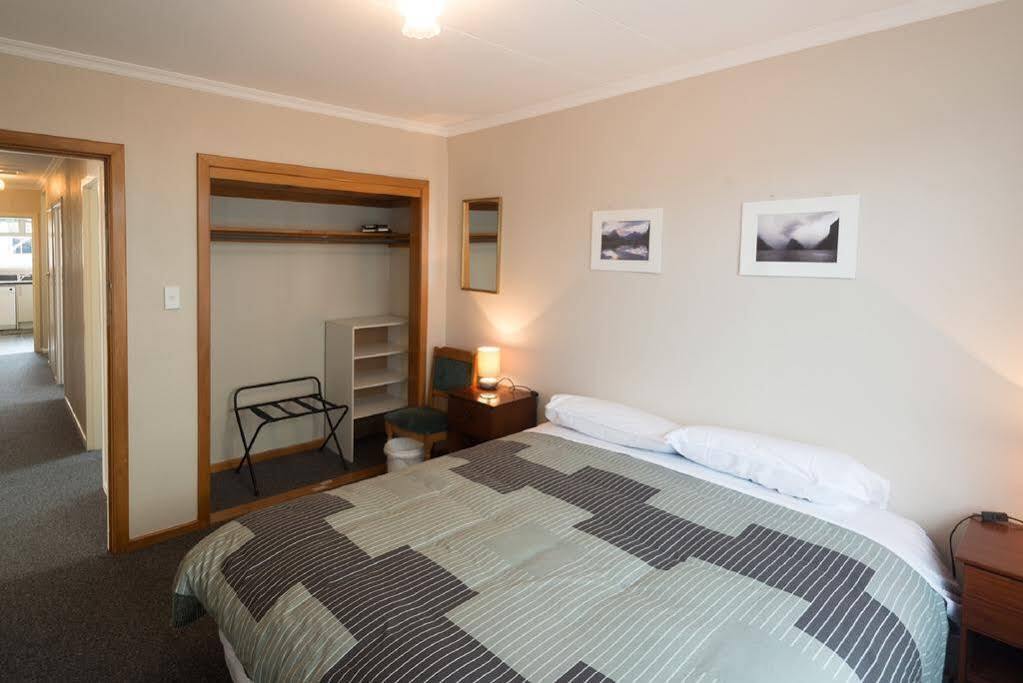 Accommodation Fiordland -The Three Bedroom House At 226A Milford Road Te Anau Exteriör bild